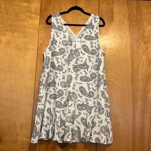 NWT sleeveless paisley dress